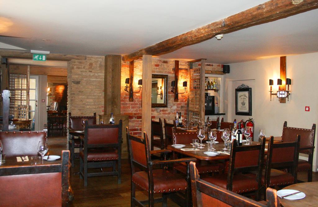 Queens Head Inn Nassington Exteriér fotografie