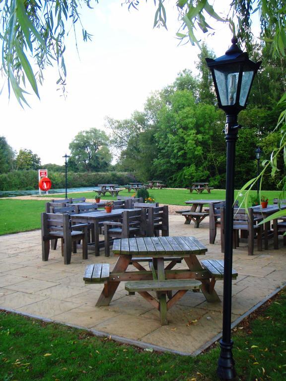 Queens Head Inn Nassington Exteriér fotografie