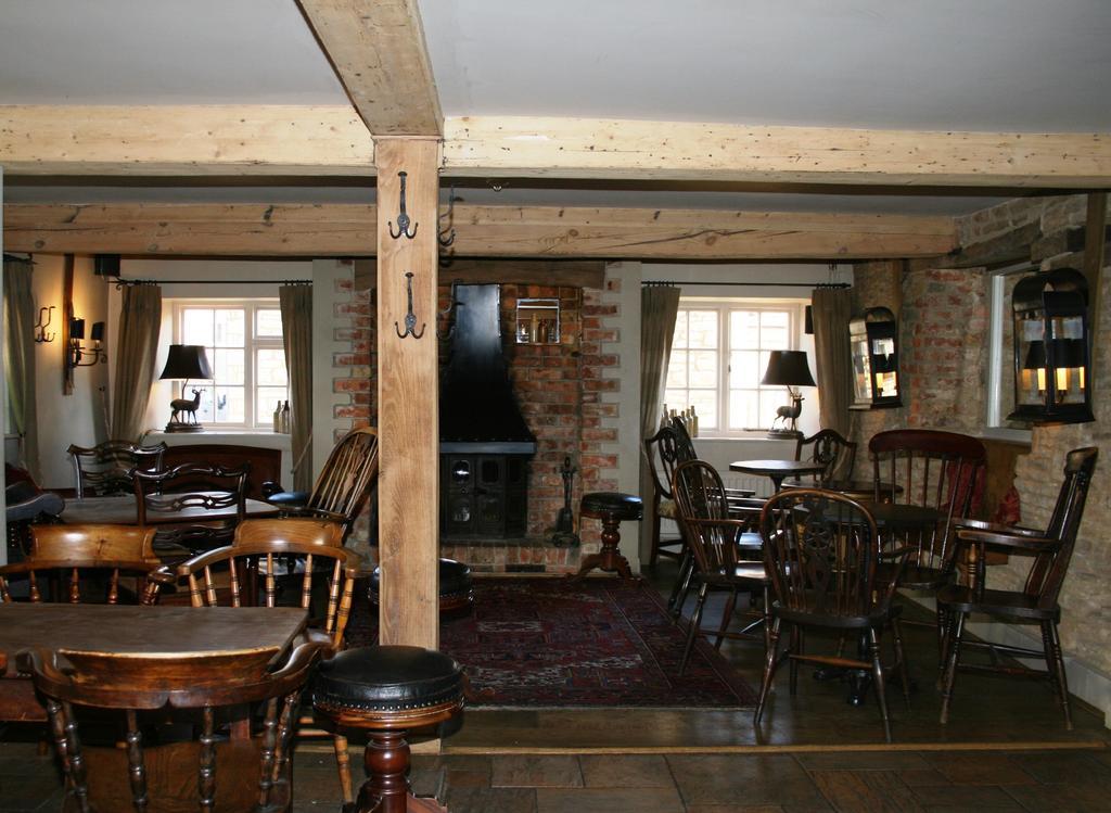 Queens Head Inn Nassington Exteriér fotografie