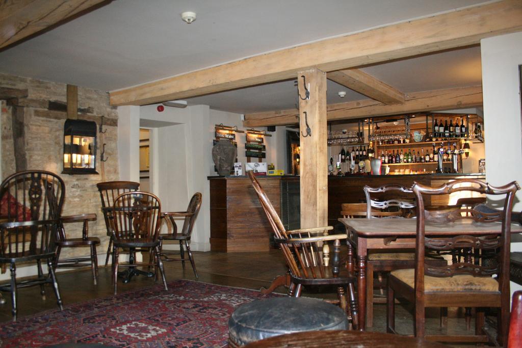 Queens Head Inn Nassington Exteriér fotografie